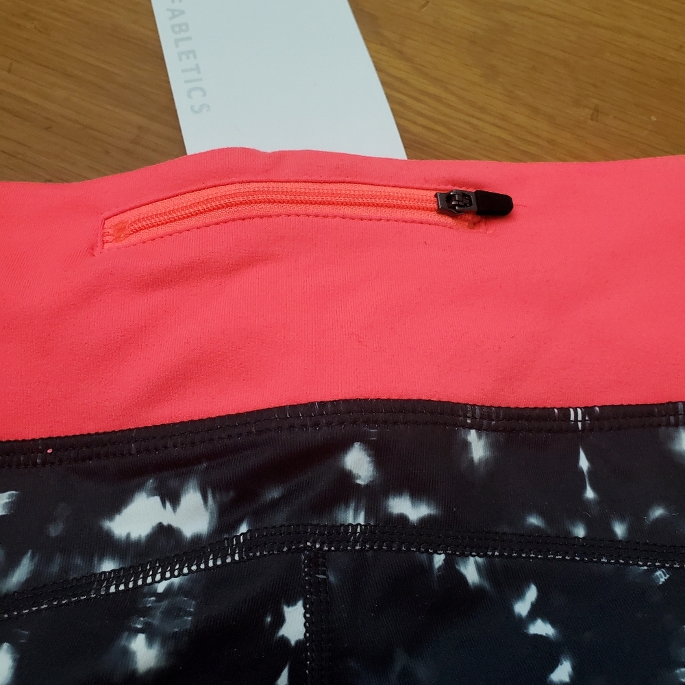 Womens Fabletics workout Capri pants - Picture 4 of 7